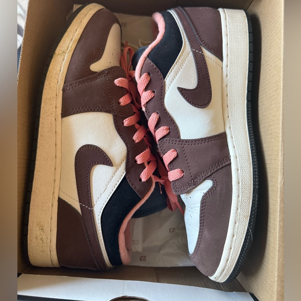 Jordan 1 low Mocha (pink brown)